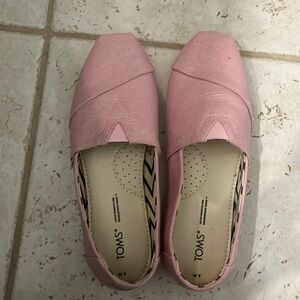 TOMS. Size 7 women